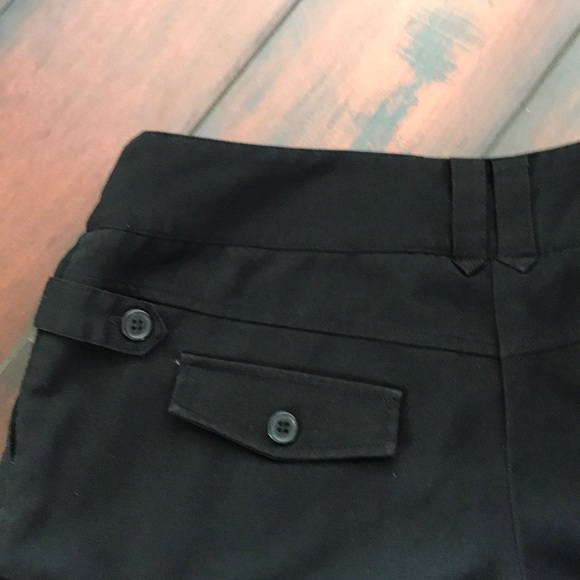 • Tracy Evans Black Shorts • - Picture 4 of 5